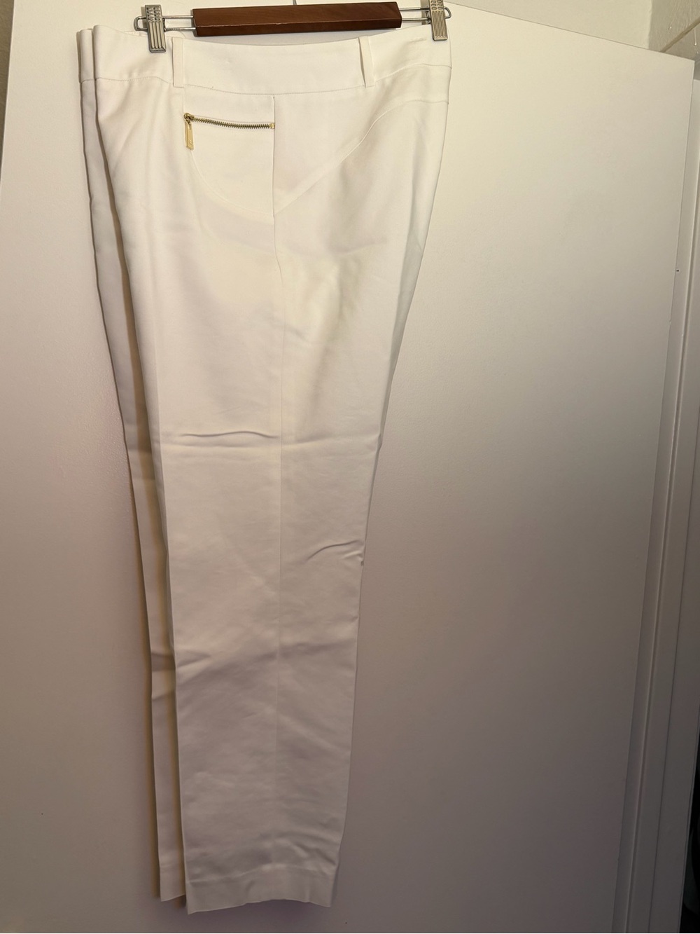Chaus White Straight-Leg Slim Ankle Pants with Gold Zip